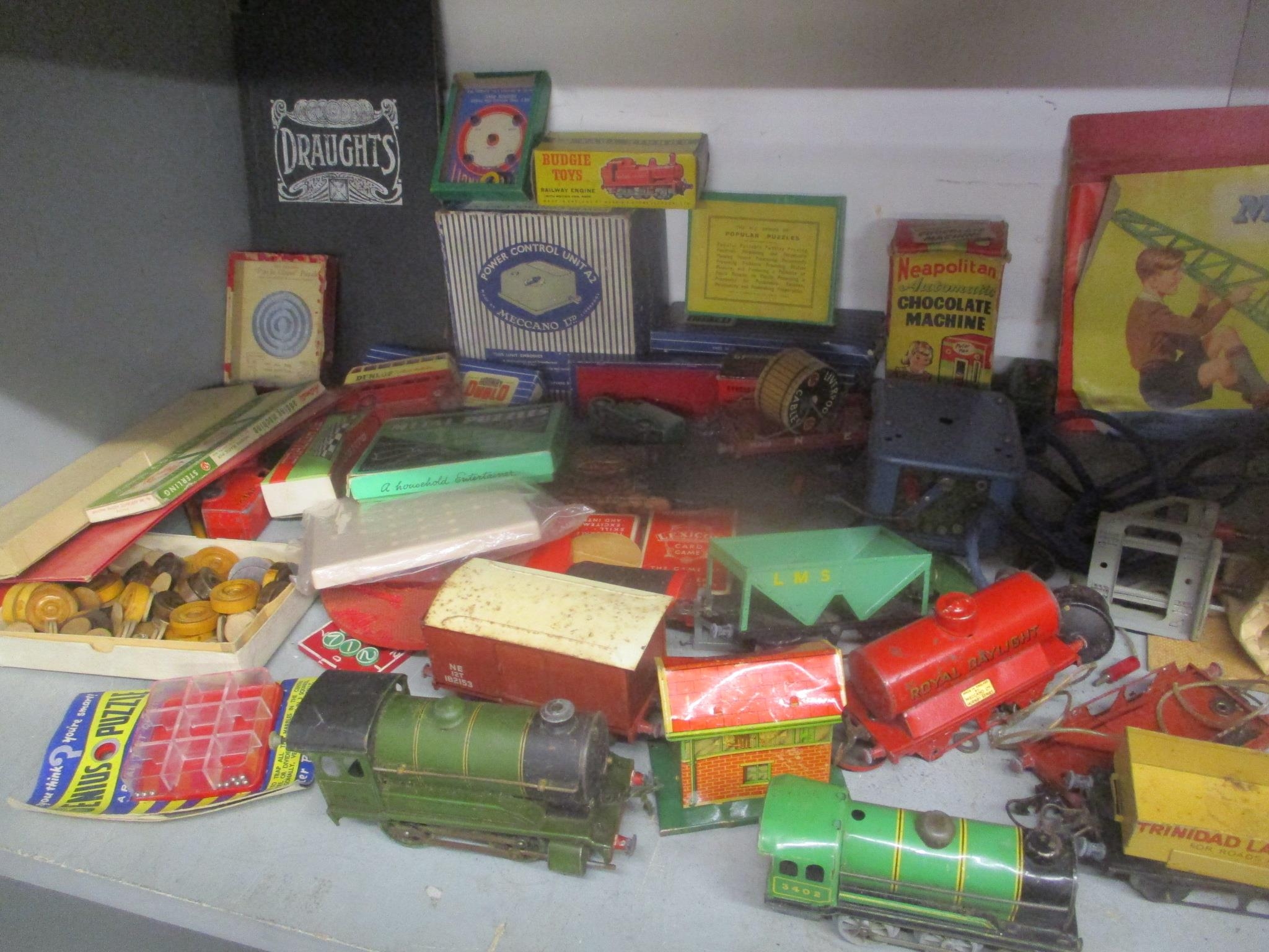 A mixed lot of toys to include Meccano, Dinky to include a 290 bus, Hornby to include an 1842 - Bild 3 aus 4