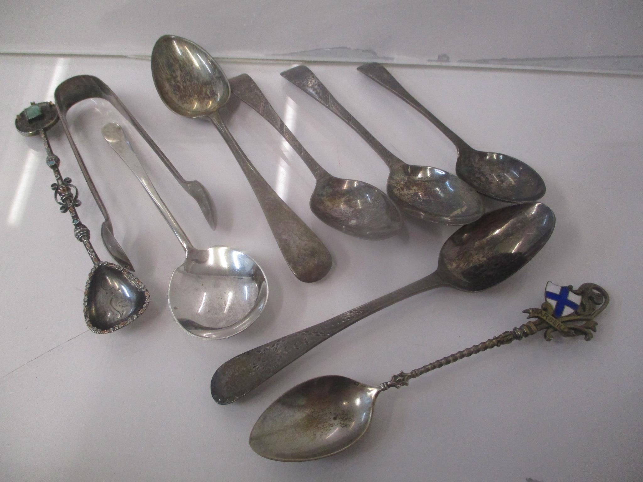 Silver to include six assorted teaspoons, a preserve spoon, sugar tongs and a decorative spoon, 122g