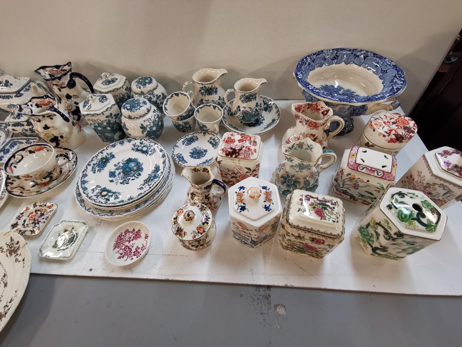 A large mixed collection of Masons Ironstone china with various patterns. Location 9:6 - Image 6 of 7