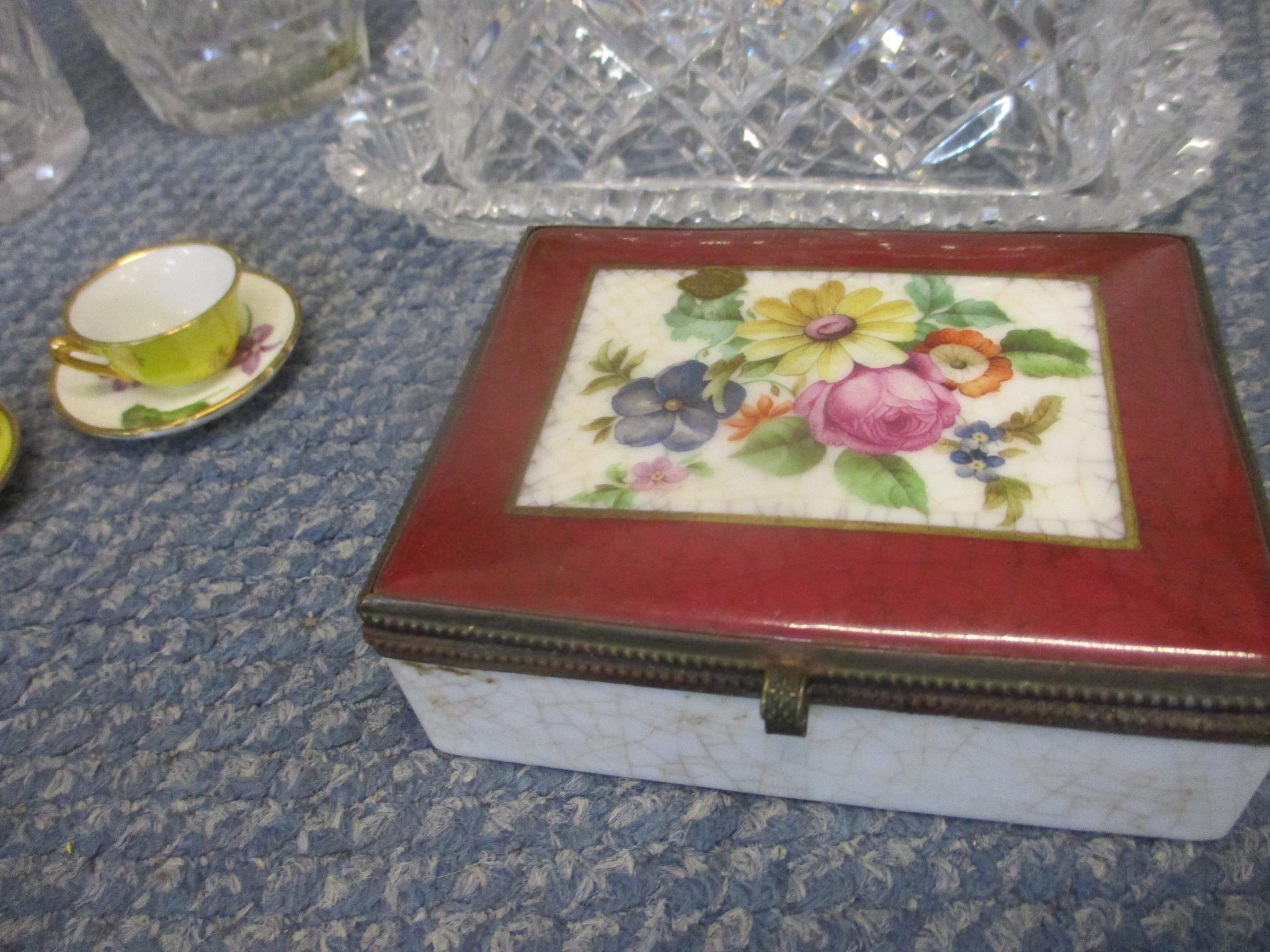 A Spode pedestal centre bowl with an image of an exotic bird to the centre together with continental - Image 7 of 7