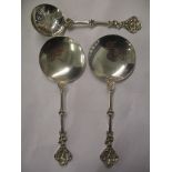A pair of silver dessert servers with cast handles and a matching sifter spoon, 143g