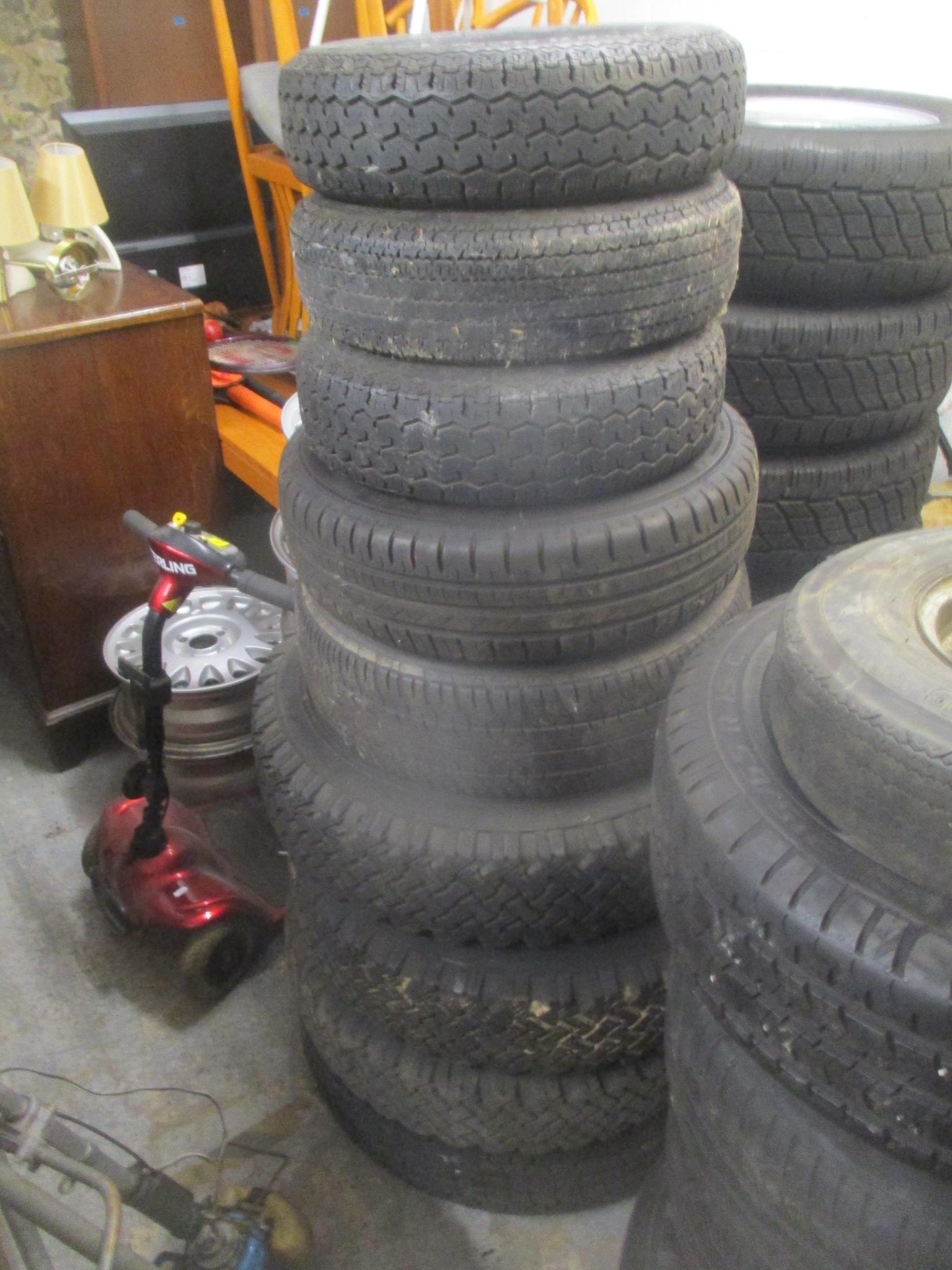 A large selection of tyres and alloys to include a set of Saab alloys, tyres for a Mini, a General M - Image 3 of 4