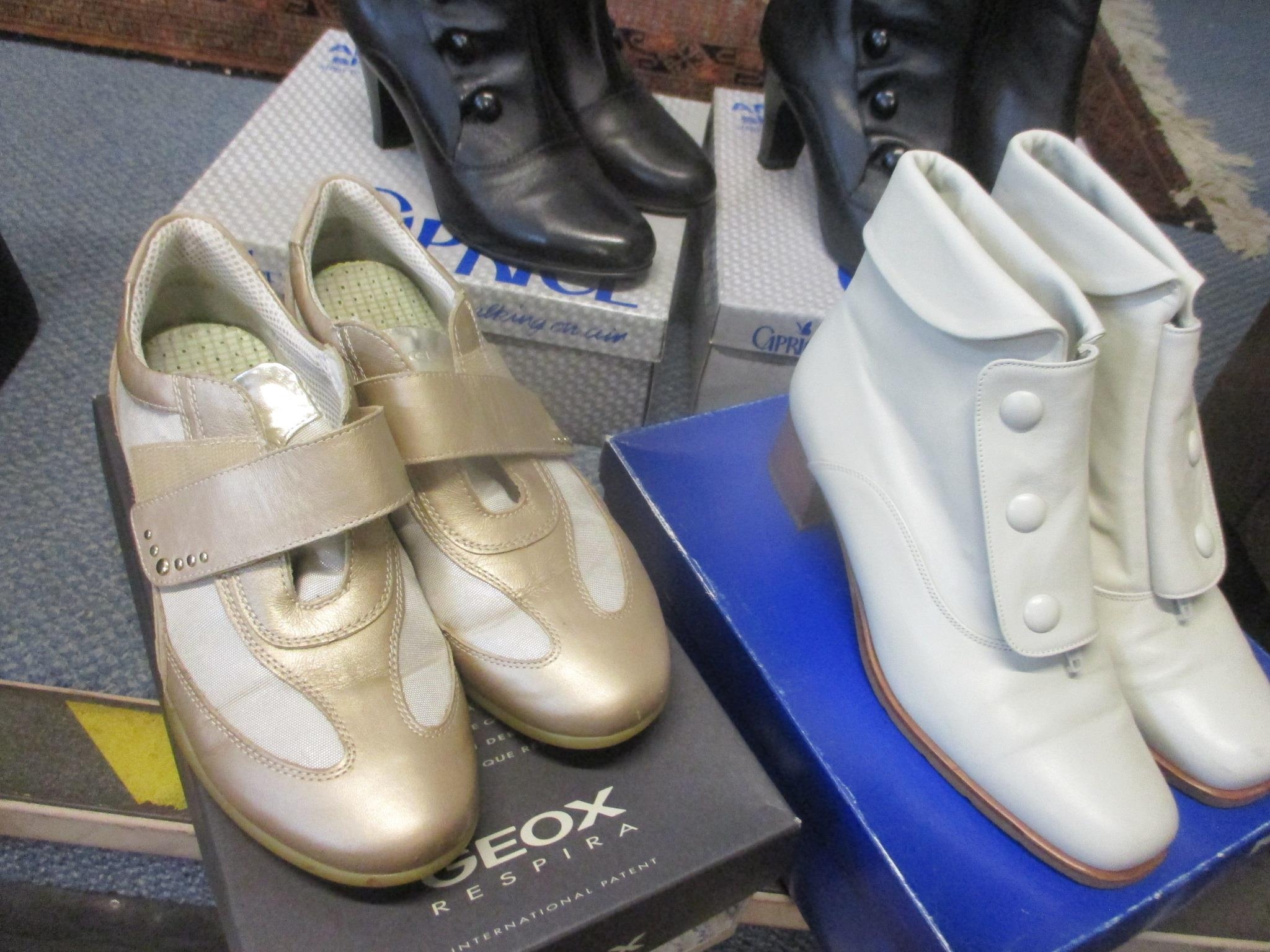 A pair of ladies K&S cream leather ankle boots, UK size 5, as new, a pair of Geox Respira gold - Image 3 of 4