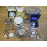 Collectables to include silver framed Wedgwood Jasperware, brooch and pendant, a silver bon bon