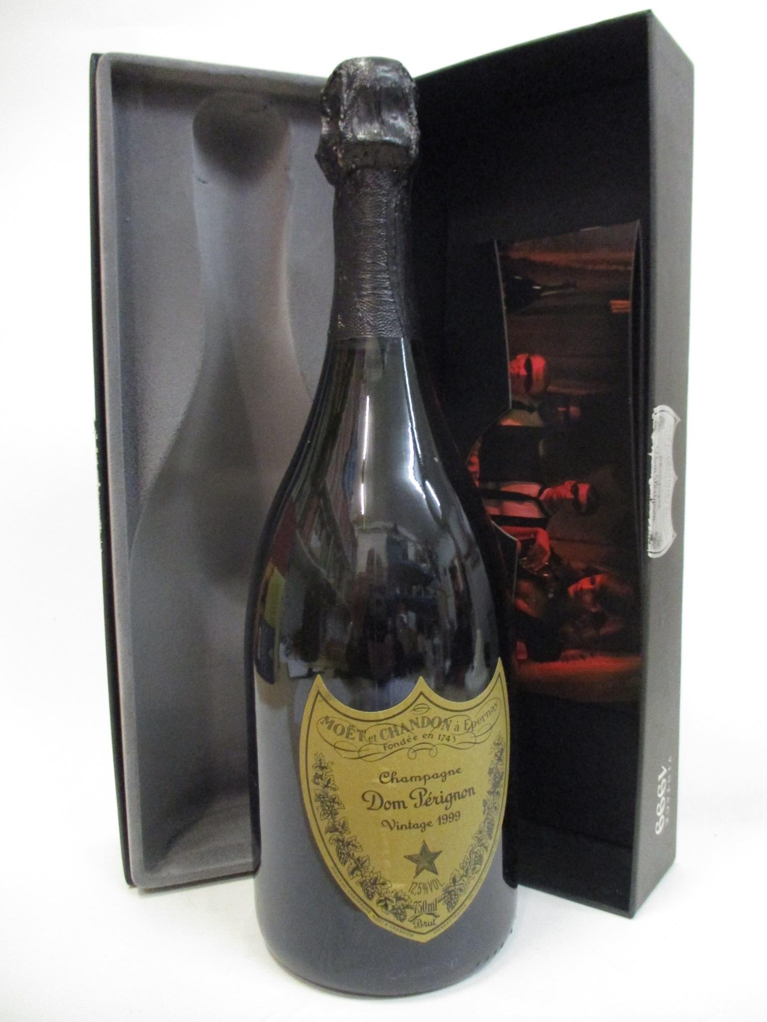 A single bottle of Moet et Chandon Dom Perignon, 1999 vintage champagne, boxed