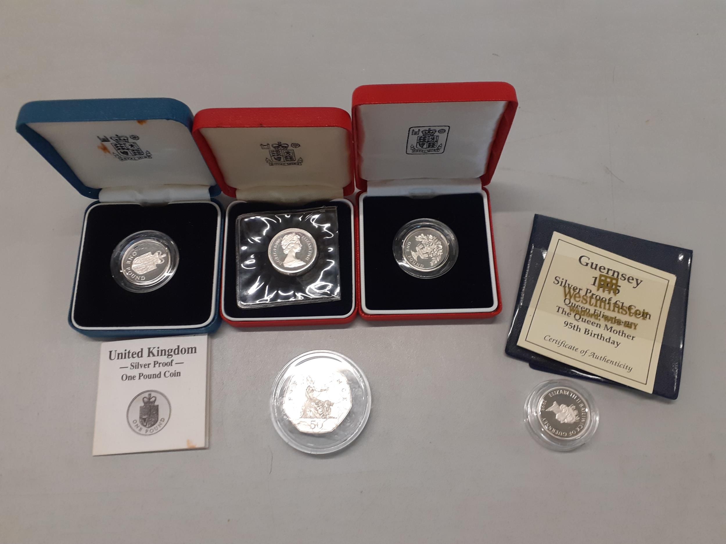 Five silver coins to include proof £1, Guernsey 1995 £1, Scottish £1, 1987 £1 and a 50p Location: