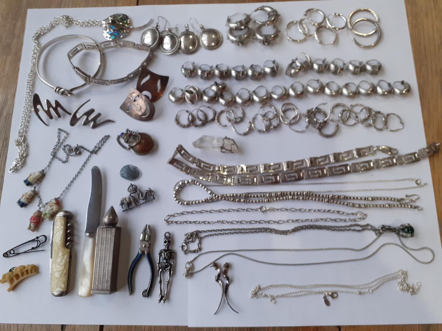 Silver and white metal costume jewellery to include multiple earrings, Mexican silver items, a small - Image 2 of 7