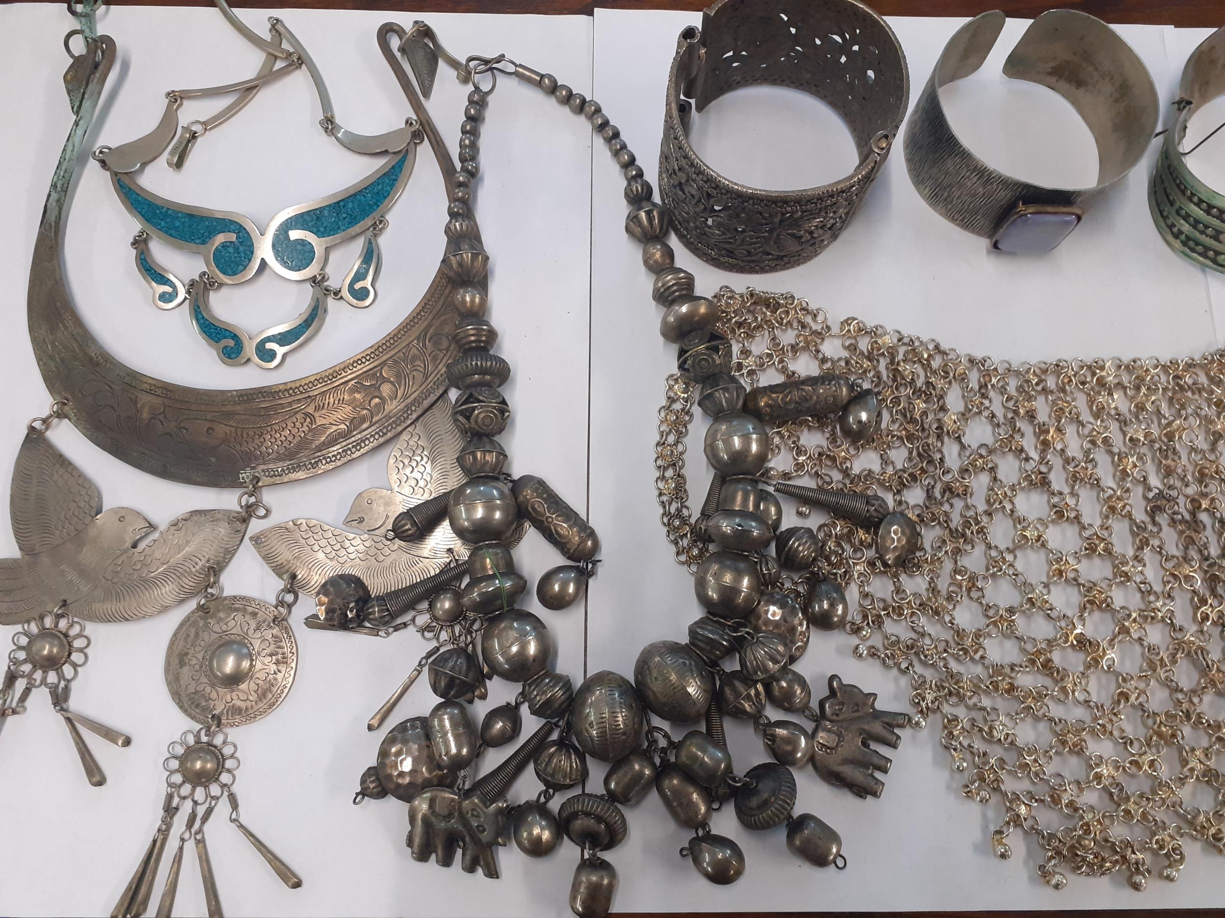 A quantity of Eastern and Eastern inspired silver coloured and blue stone jewellery and other - Image 2 of 8