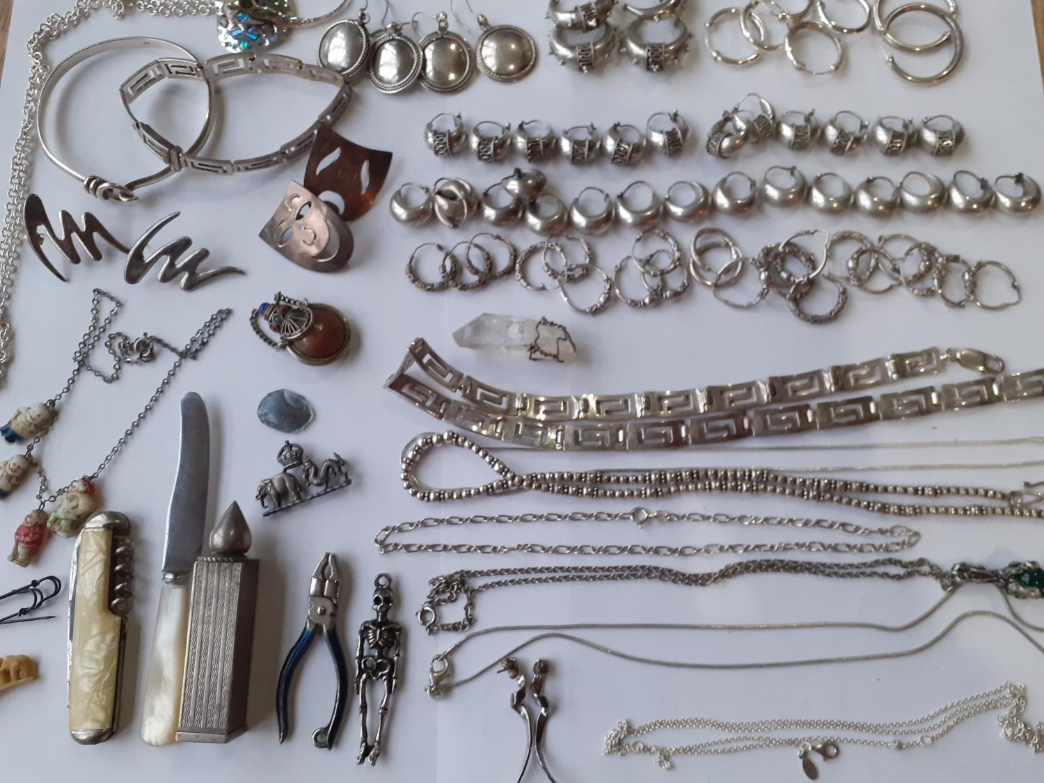 Silver and white metal costume jewellery to include multiple earrings, Mexican silver items, a small