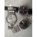 Three Seiko 5 gents automatic wristwatches