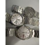 Three Seiko 5 gents automatic day-date wristwatches