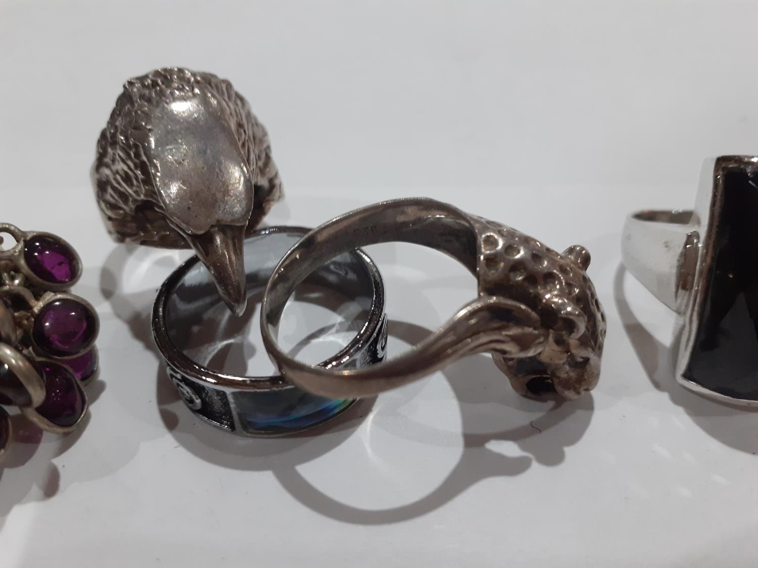 Seven contemporary white metal and silver rings to include one in the form of an eagle's head and - Image 2 of 6