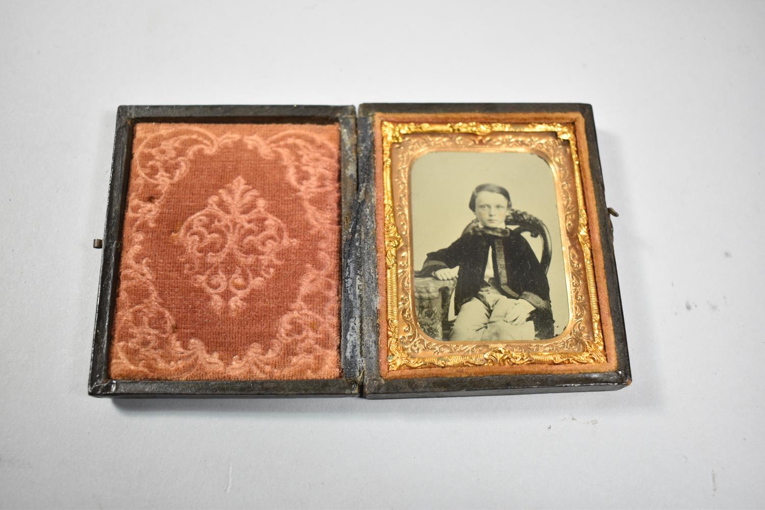 A Collection of Three Late Victorian Daguerreotype Photographic Portraits - Image 6 of 7