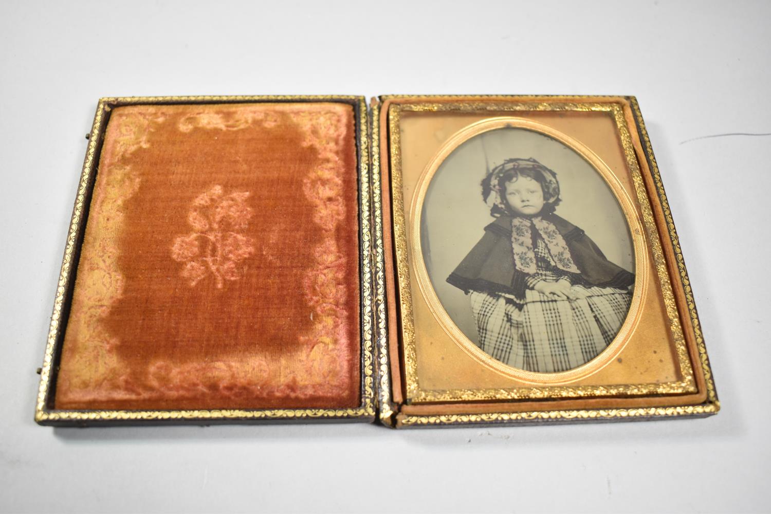 A Collection of Three Late Victorian Daguerreotype Photographic Portraits - Image 4 of 7