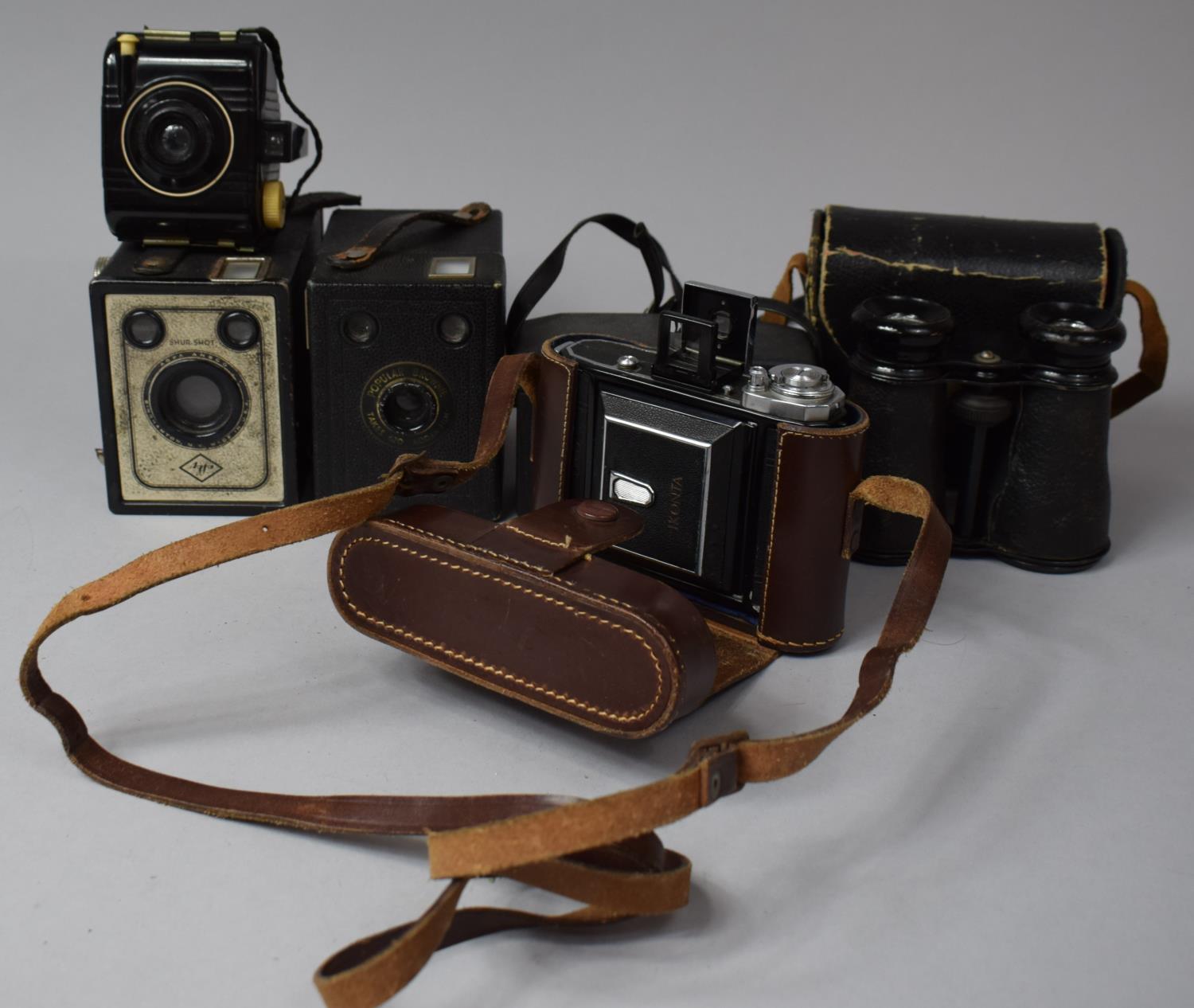 A Collection of Vintage Cameras and Pair of Binoculars - Bild 2 aus 2