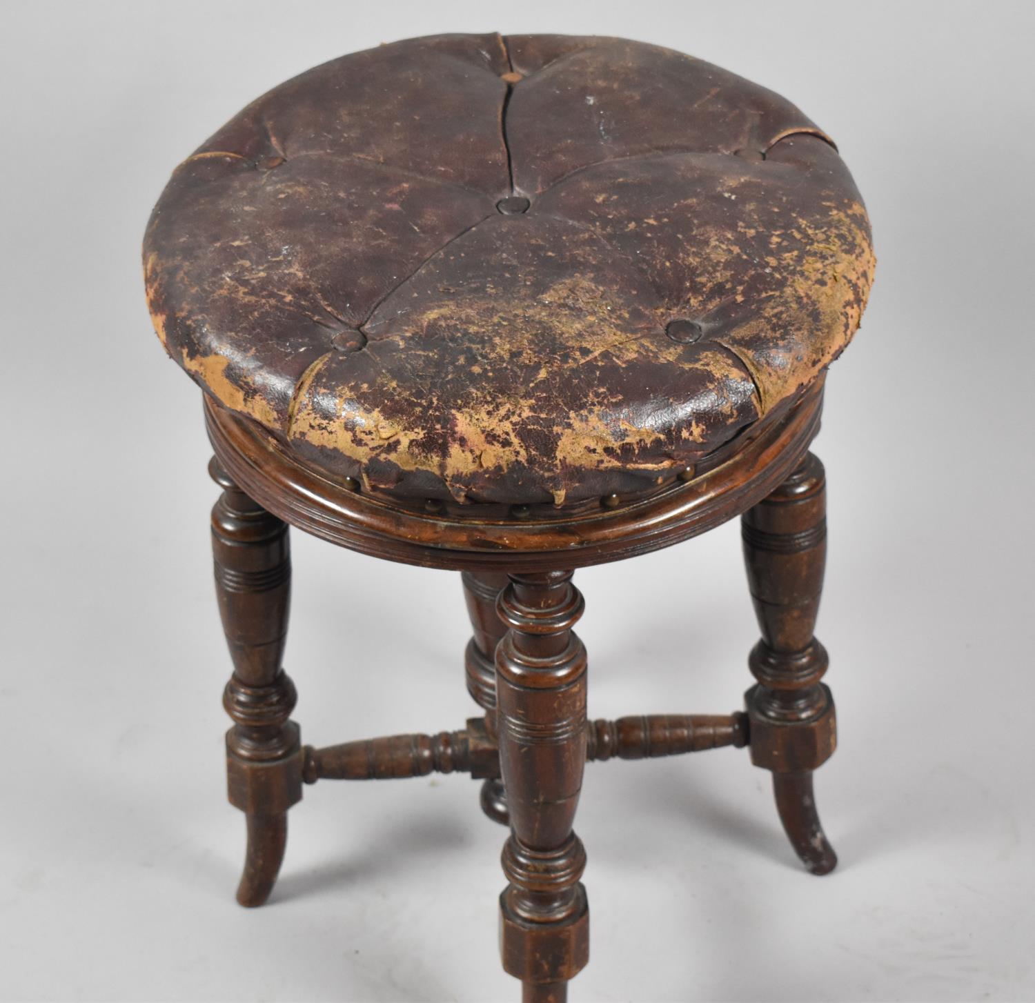 A Late Victorian Circular Topped Revolving Piano Stool on Turned Supports and with Buttoned - Bild 2 aus 2