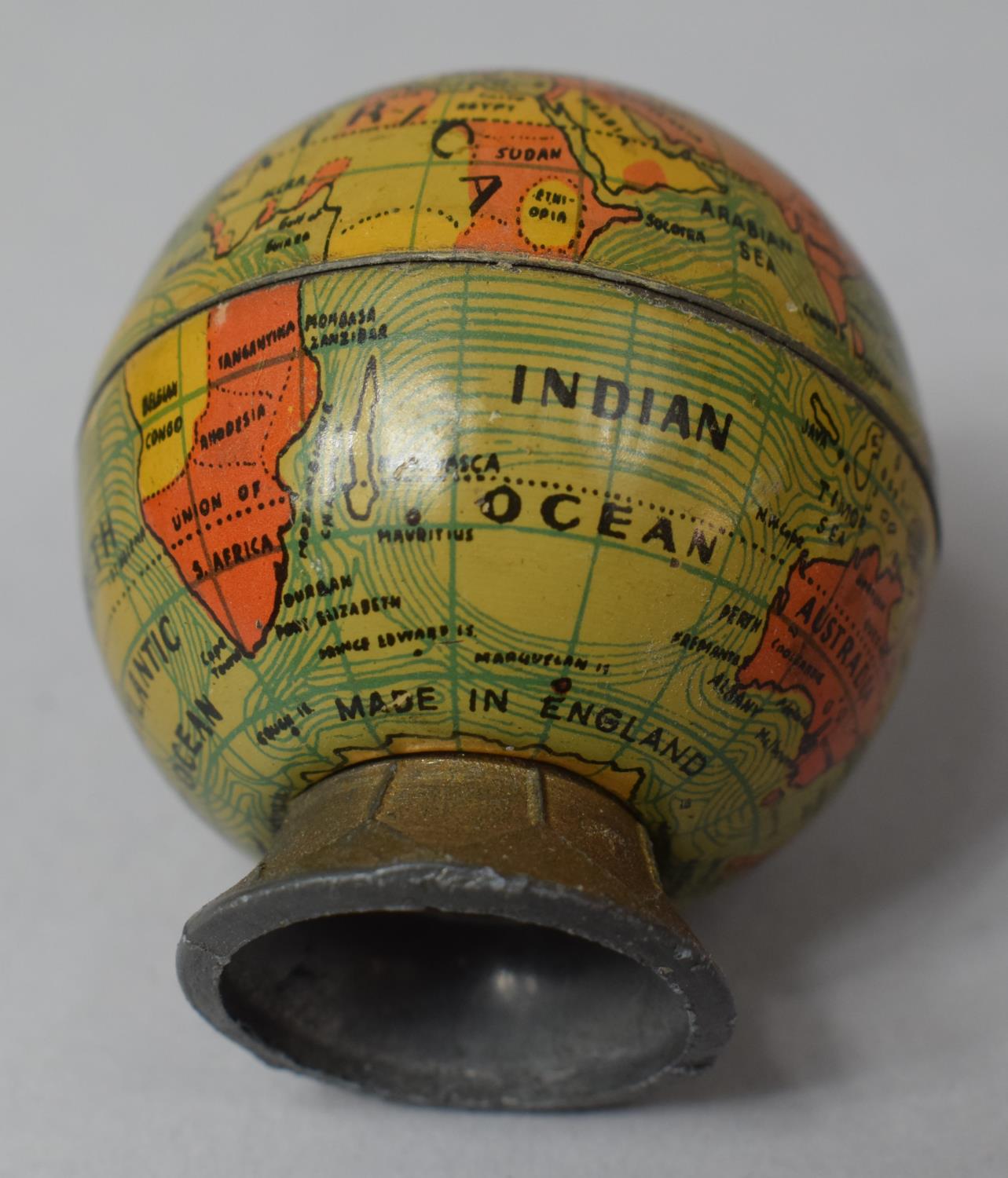 A Small Novelty Pencil Sharpener in the Form of a Globe, 5cm high - Bild 5 aus 5