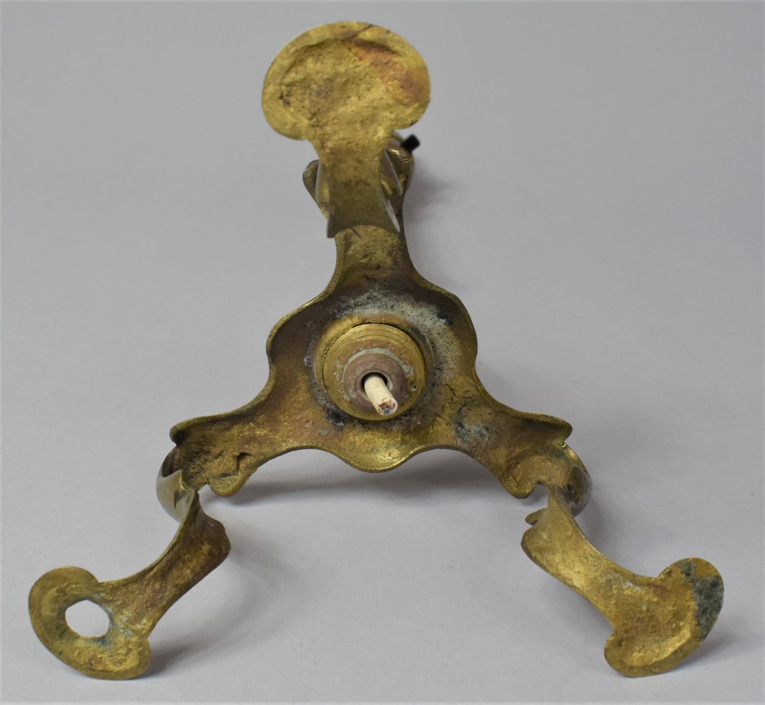 An Early 20th Century Brass Pullman Carriage Table Lamp, with Three Scrolled Feet, 32cm high - Image 4 of 4