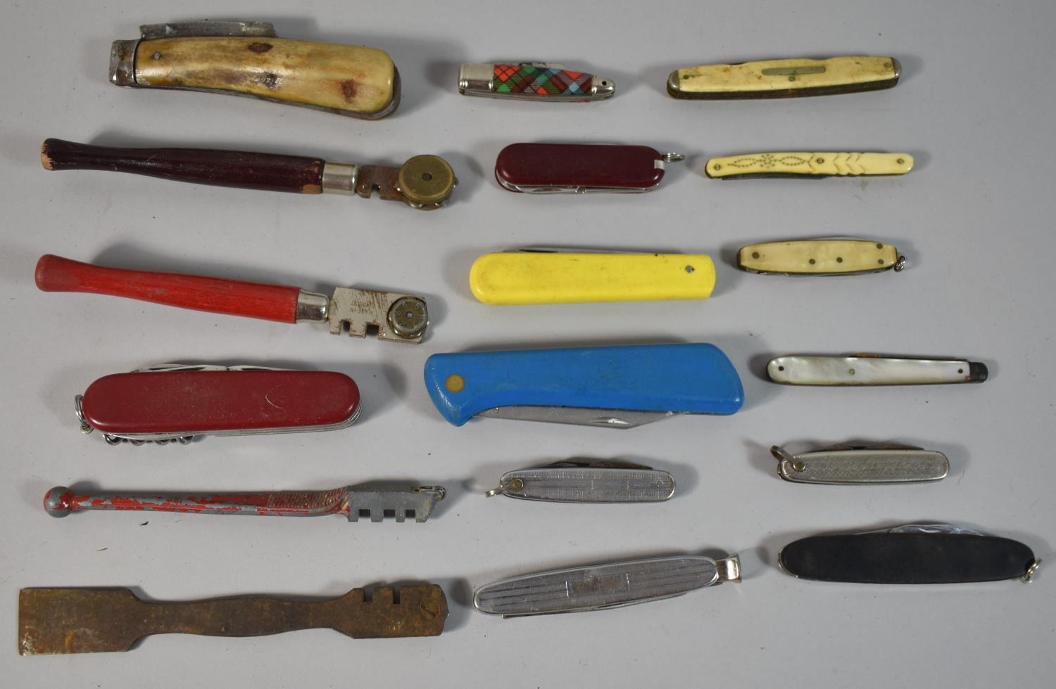 A Collection of Various Vintage Penknives, Glass Cutters Pruning Knife (AF) etc