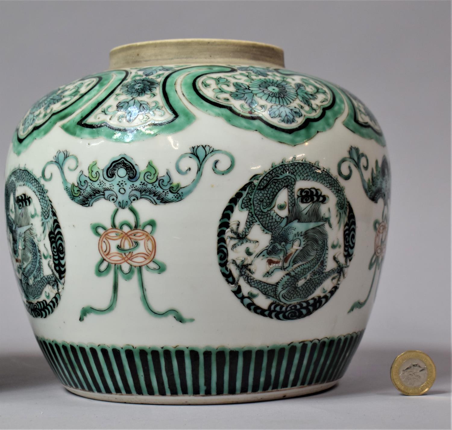 A Pair of 18th Century Chinese Famille Verte Ginger Jars Decorated with Applied Enamels Depicting - Image 7 of 10