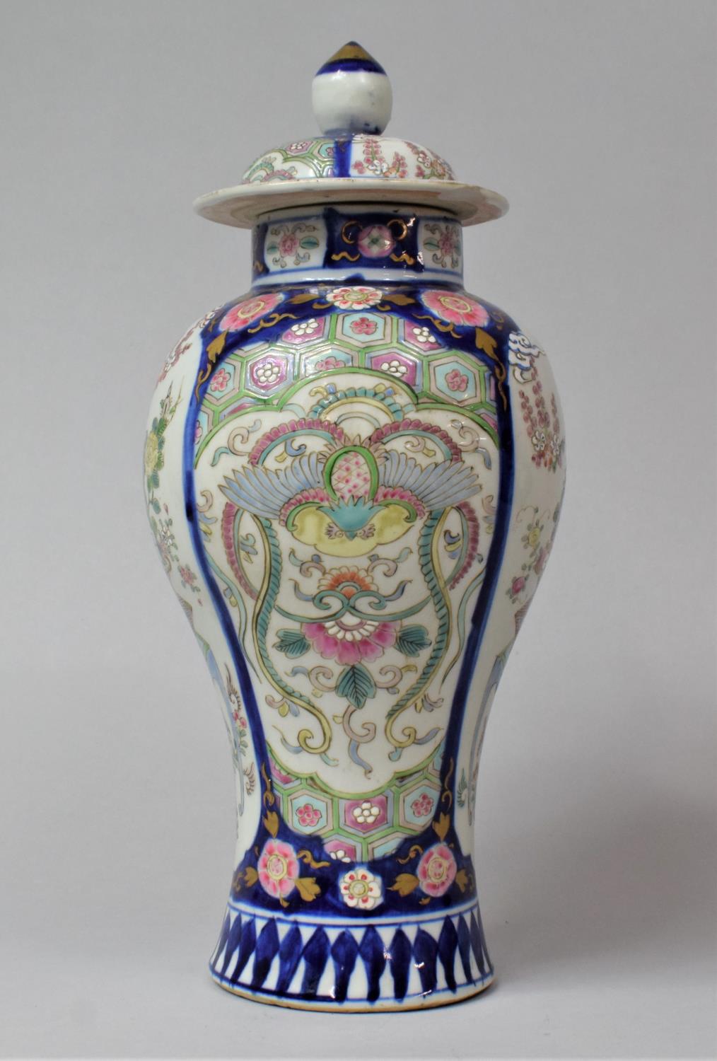 A Late 19th/Early 20th Century Chinese Lidded Vase of Balster Form Decorated Alternating Panels - Image 2 of 6