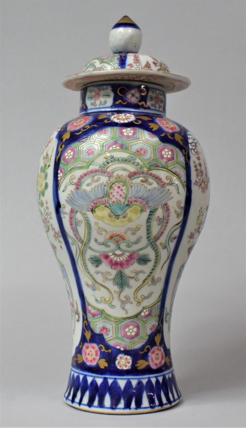 A Late 19th/Early 20th Century Chinese Lidded Vase of Balster Form Decorated Alternating Panels - Image 4 of 6