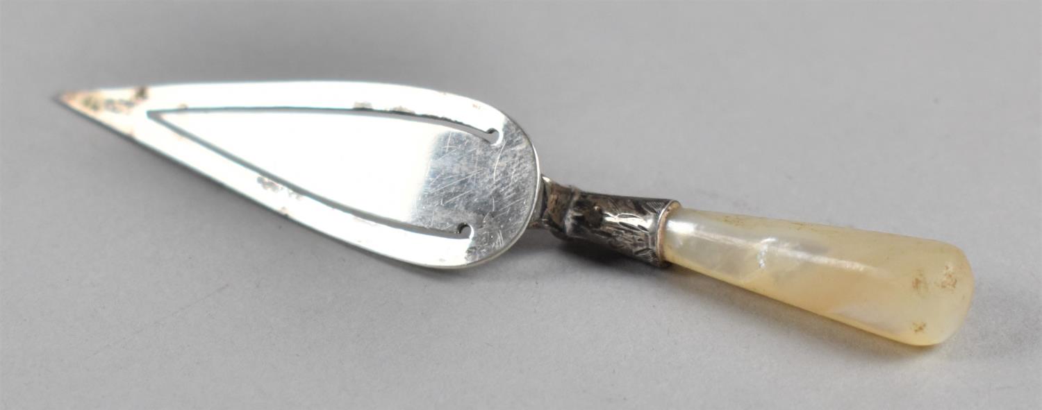A Small Mother of Pearl Handled Silver Bookmark in the Form of a Trowel, 7cms Long - Image 2 of 2