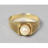 A Vintage Pearl Mounted 8ct Gold (Stamped 333) Ladies Dress Ring, 2g