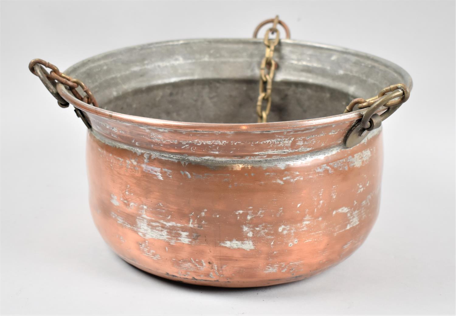 A Copper Hanging Planter with Chains, 25cm Diameter
