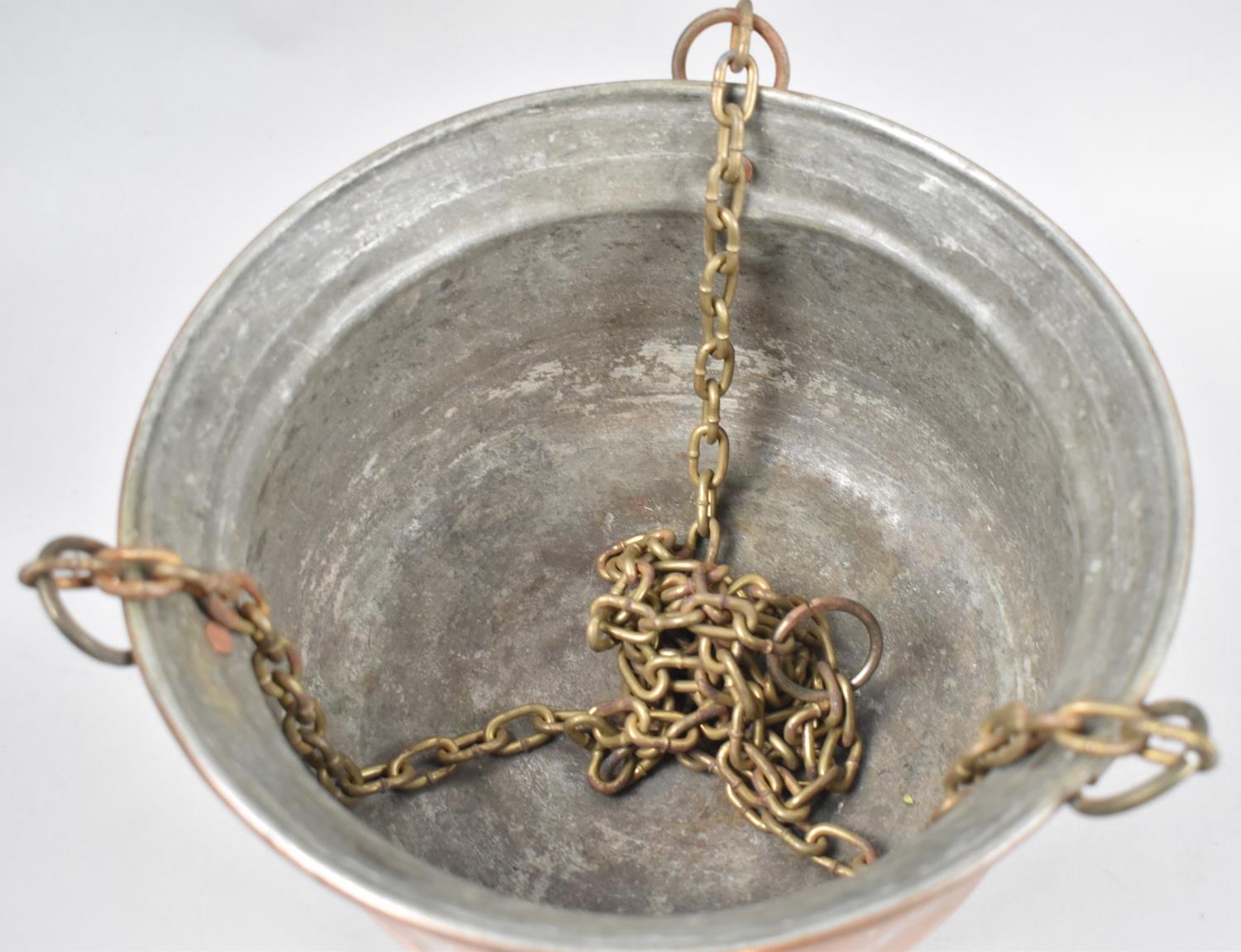 A Copper Hanging Planter with Chains, 25cm Diameter - Image 2 of 2