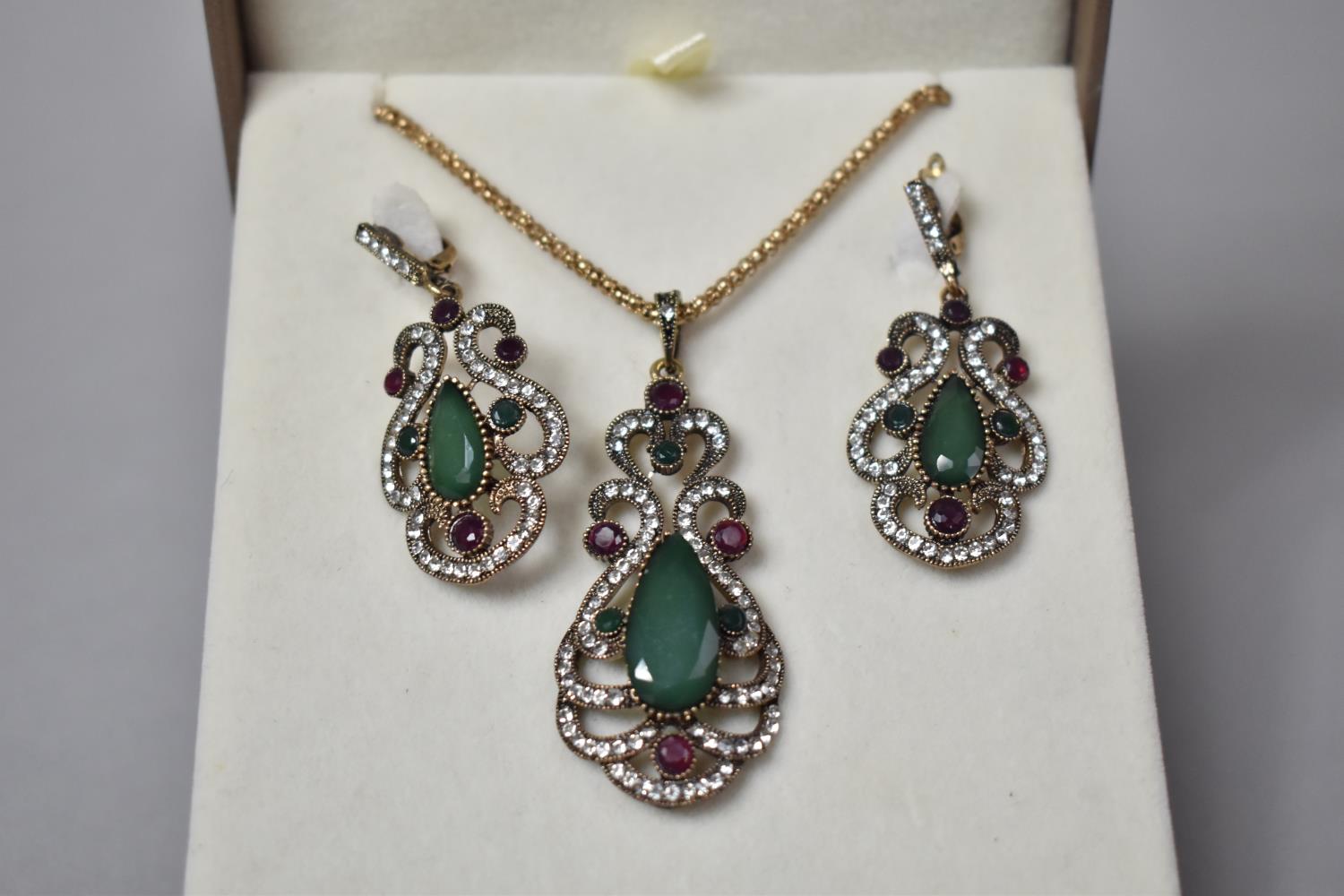 A Jewelled Suite Comprising Pendant on Chain and Pair of Matching Earrings - Bild 2 aus 2