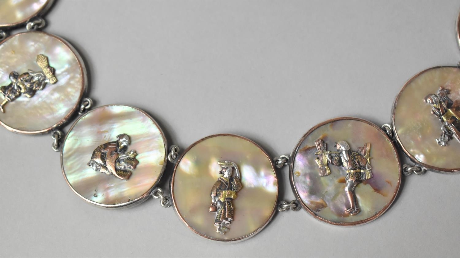 A Chinese Silver on Copper and Mother of Pearl Sectional Necklace. The Eleven Circular Mounted - Image 4 of 7