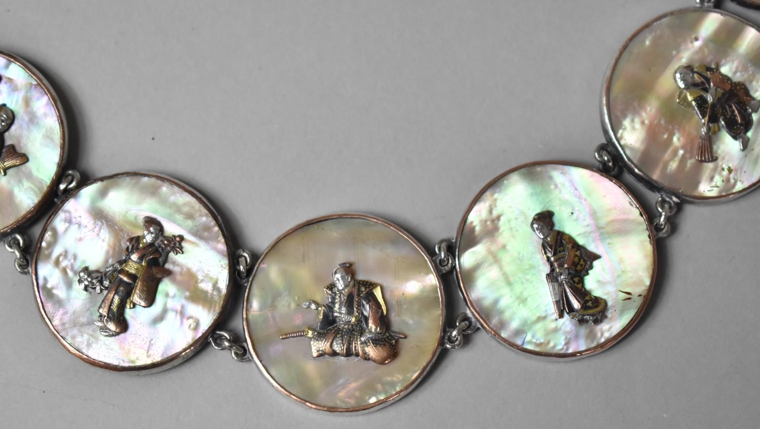 A Chinese Silver on Copper and Mother of Pearl Sectional Necklace. The Eleven Circular Mounted - Image 5 of 7