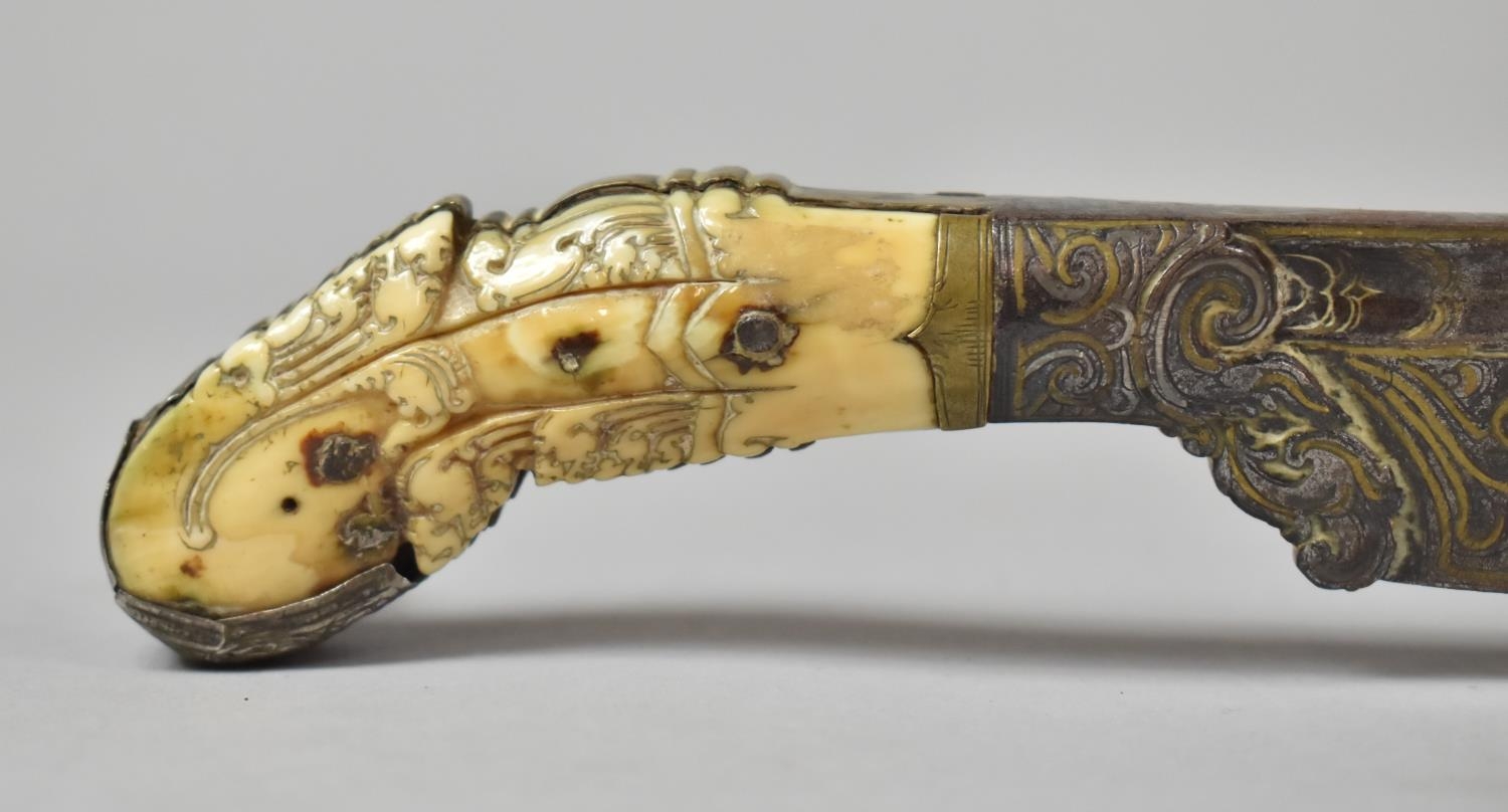 A Ceylonese Piha Kaetta Pistol Grip Dagger with Fullered Steel Blade and with Engraved and Gilt - Image 2 of 12