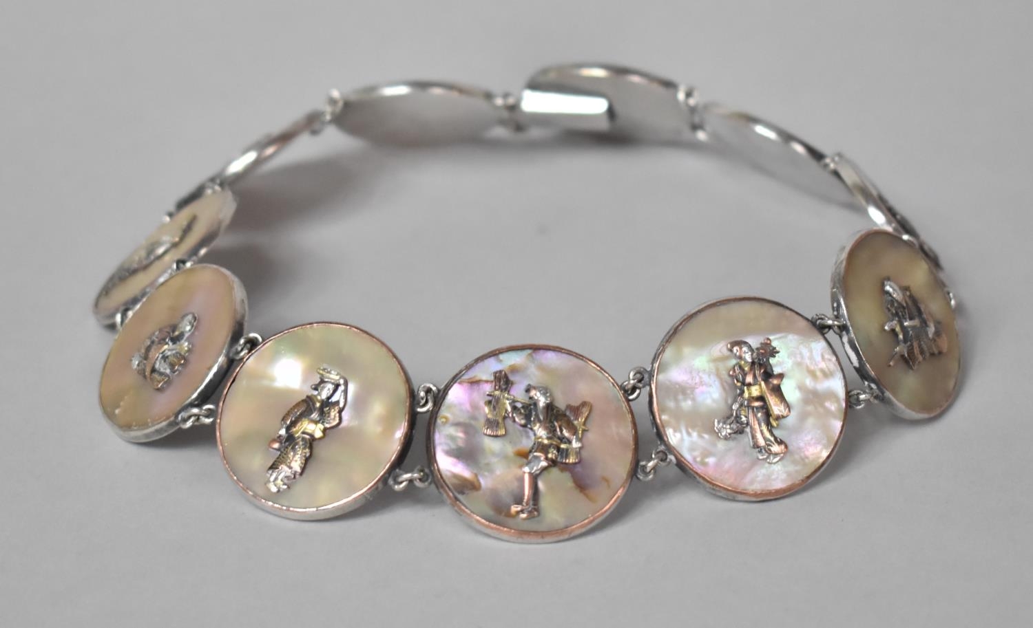 A Chinese Silver on Copper and Mother of Pearl Sectional Necklace. The Eleven Circular Mounted - Image 7 of 7