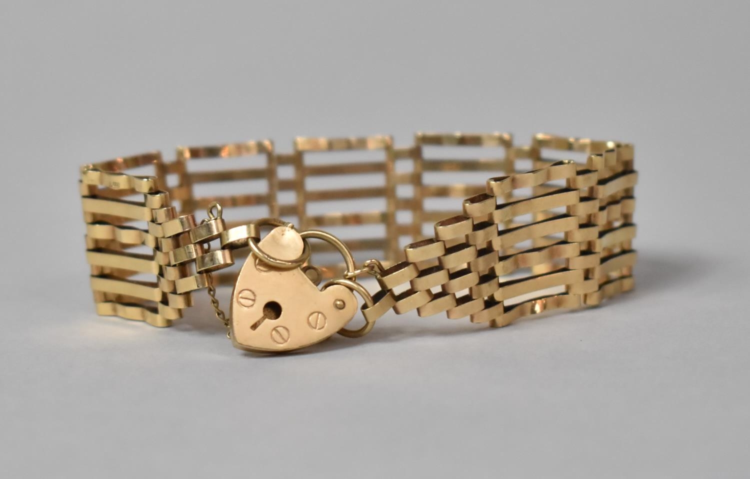 A 9ct Gold Gate Link Bracelet, 13.4gms, London Hallmark