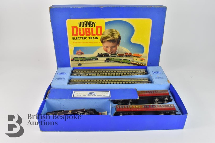 Quantity of Hornby Dublo Railway Paraphenalia