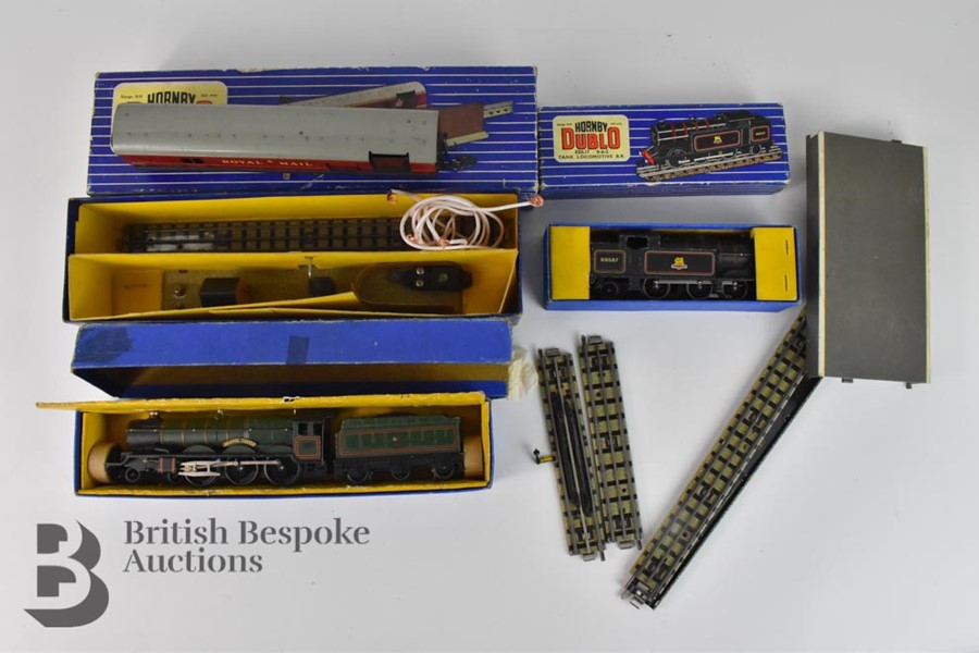 Quantity of Hornby Dublo Railway Paraphenalia - Image 4 of 8