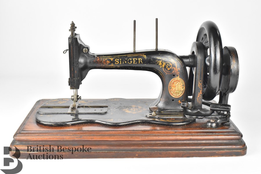 Vintage Sewing Machine - Image 2 of 8