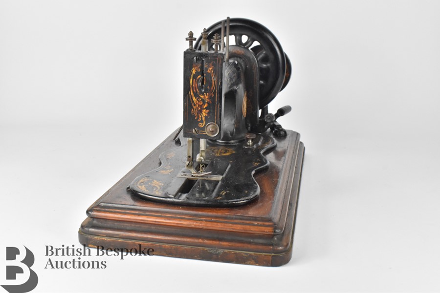 Vintage Sewing Machine - Image 6 of 8