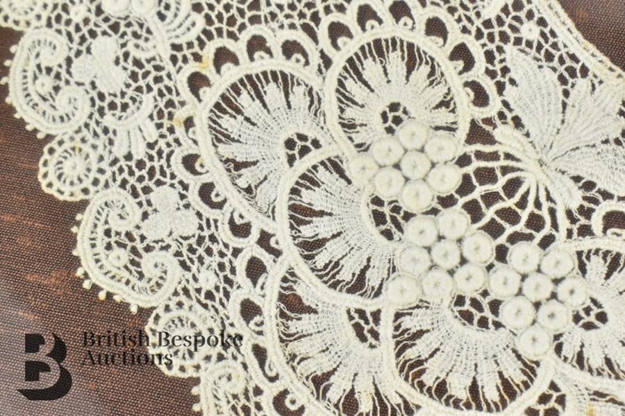 1890's Irish Crocheted Lace Collar - Image 3 of 5