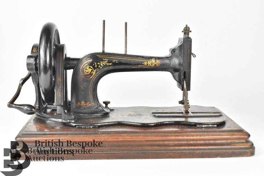 Vintage Sewing Machine - Image 8 of 8