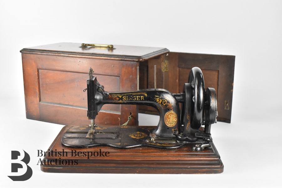 Vintage Sewing Machine - Image 7 of 8