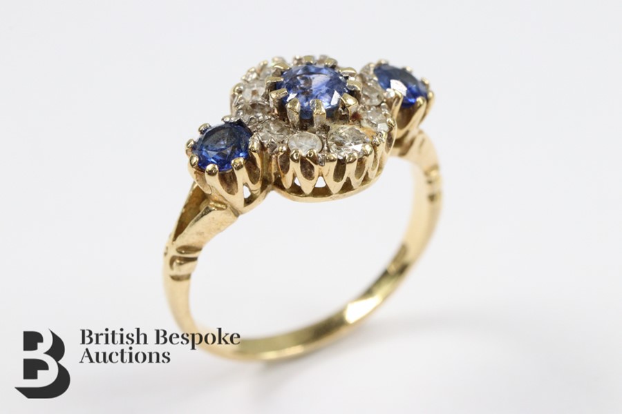 18ct Yellow Gold Cornflower Blue Sapphire and Diamond Ring - Image 2 of 6