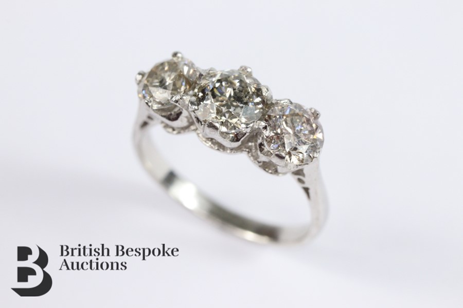 18ct Three Stone Diamond Ring - Image 3 of 6