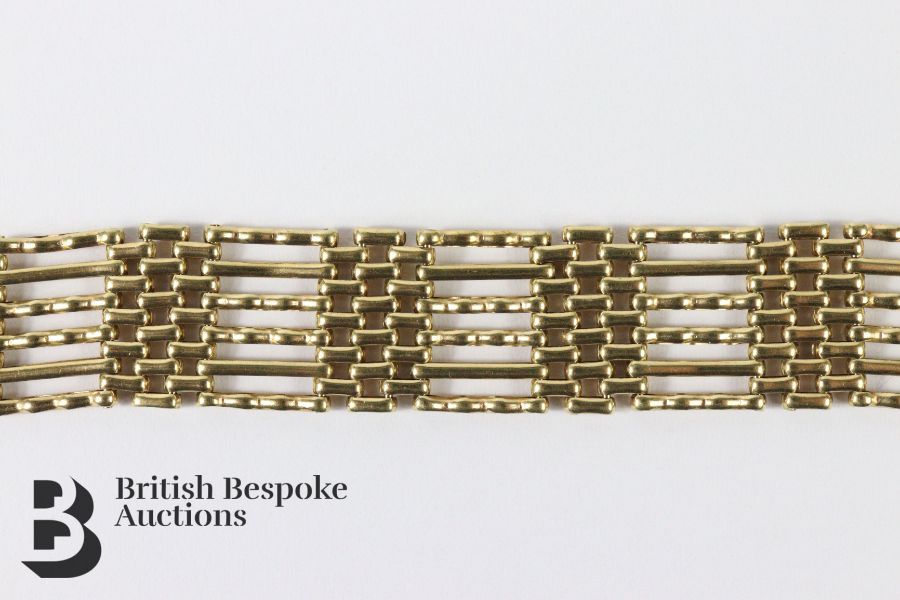 9ct Gold Gate Link Bracelet - Image 2 of 3