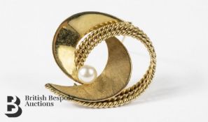 14ct Yellow Gold Stylistic Pearl Crescent Brooch