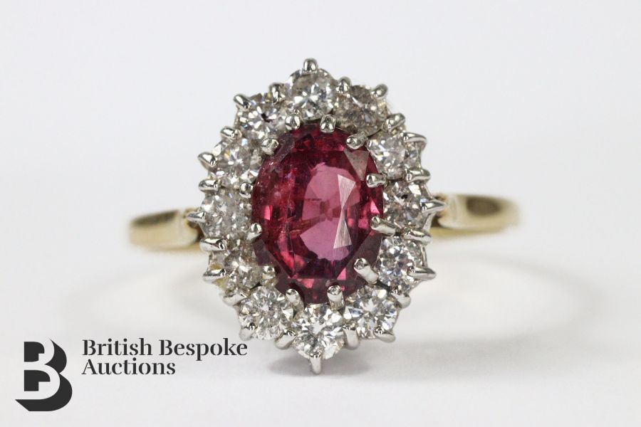 14ct Yellow Gold Spinel and Diamond Cluster Ring - Image 2 of 4