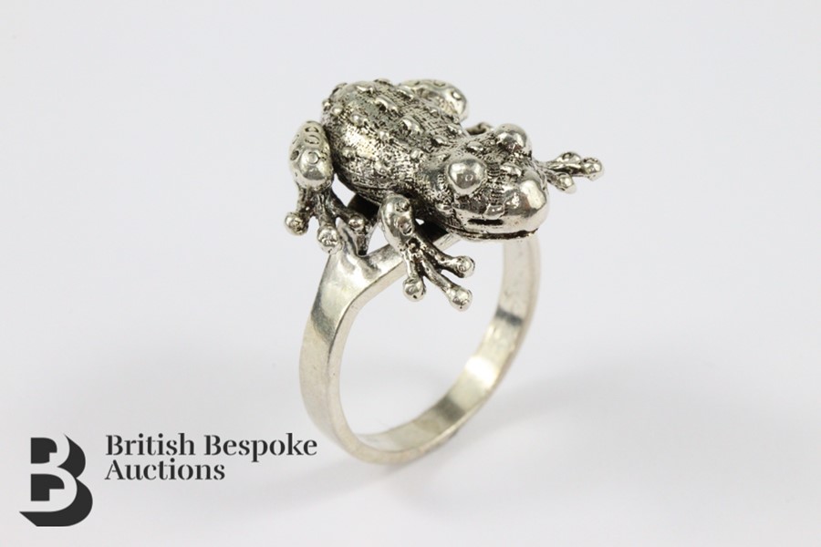 Silver Articulated Frog Ring - Image 2 of 2
