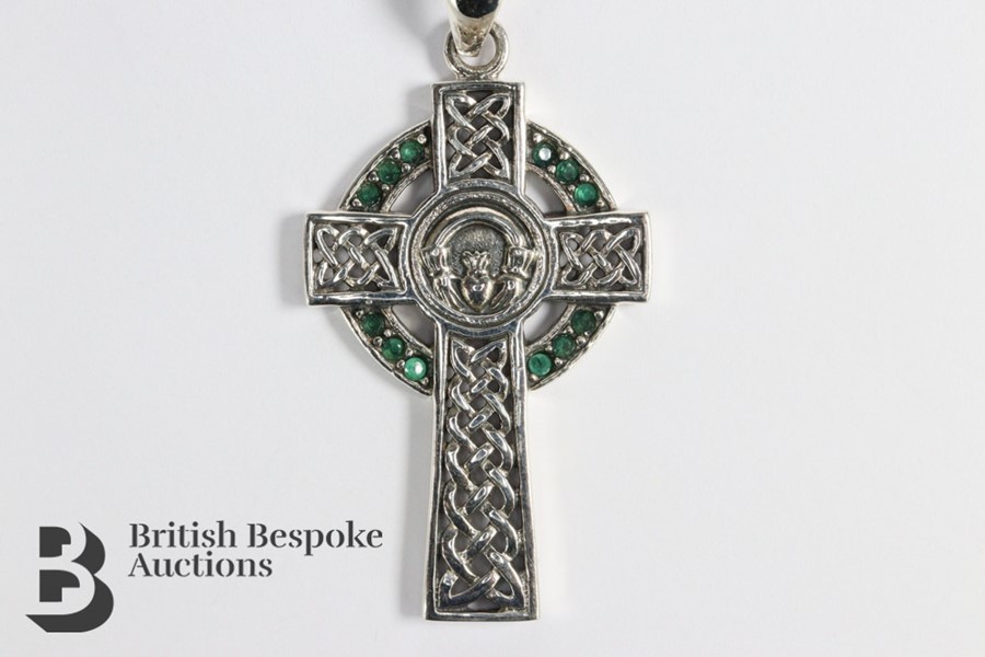 Silver Cross Pendant on Chain - Image 2 of 2